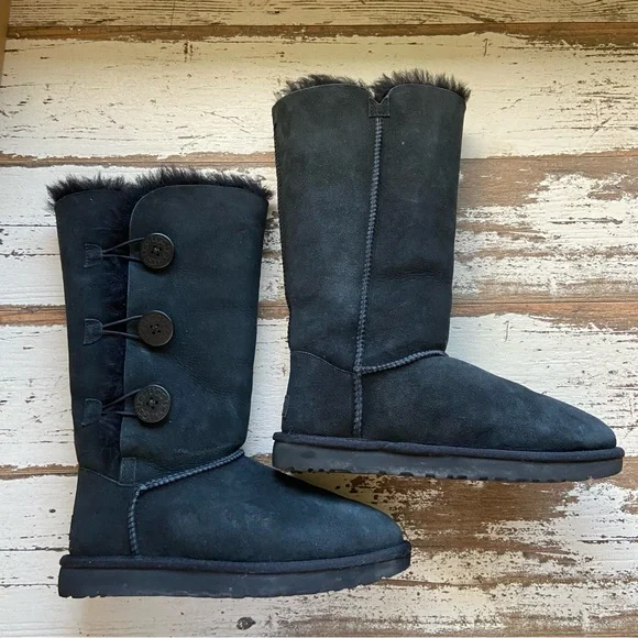 ✨SOLD✨UGG Bailey Button Triplet II Boots - Picture 9 of 11